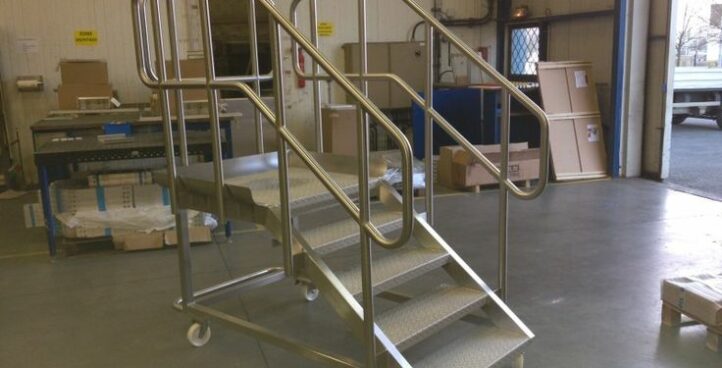 Escalier roulant en inox à 5 marche-pied