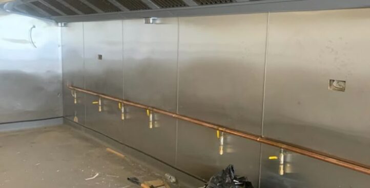 HOTTE ASPIRANTE EN INOX AVEC FILTRE MAILLÉ