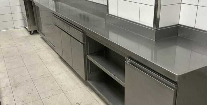 MEUBLE INOX NEUTRE SUR MESURE
