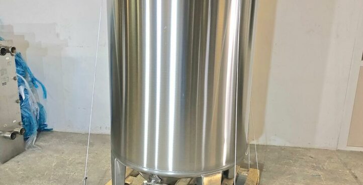 RÉSERVOIR DE STOCKAGE LIQUIDE ALIMENTAIRE DE 100 LITRES JUSQU