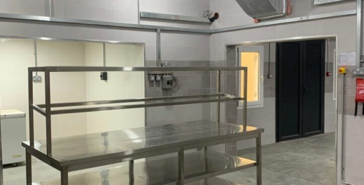 TABLE DE TRAVAIL INOX MODÈLE INDUSTRIEL